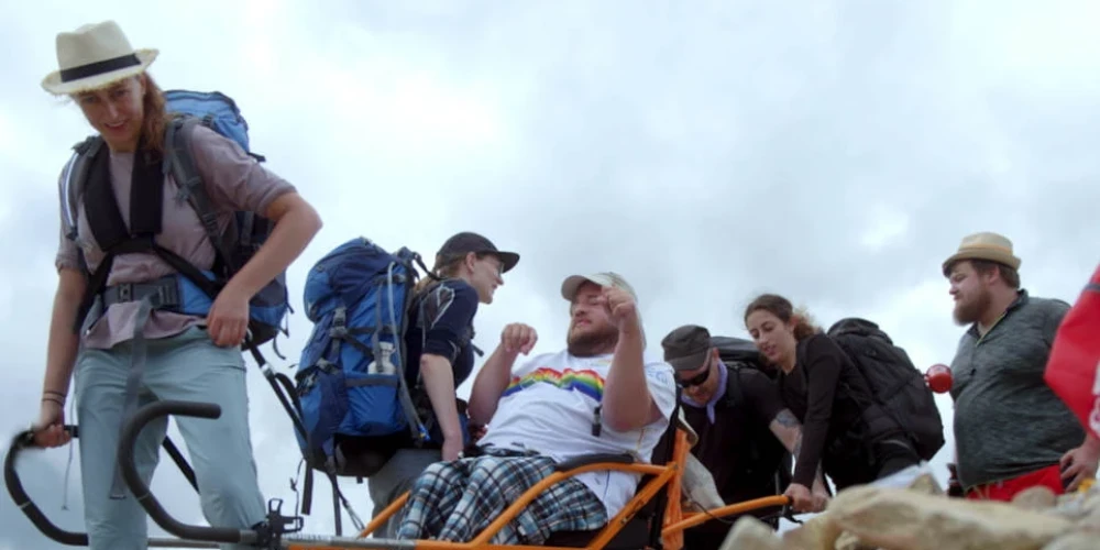 Eine Gruppe von 9 Freunden bew&auml;tigt den Jakobsweg inklusive eines Rollstuhlfahrers